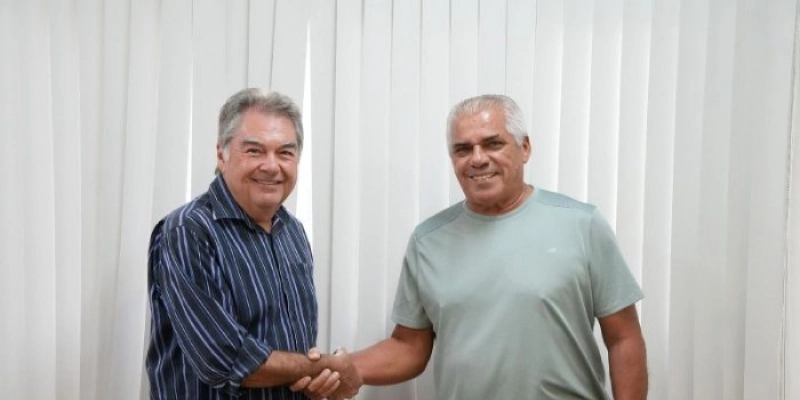 Lindolfo Pires anuncia saída da secretaria e recebe apoio de Edvaldo Rosas