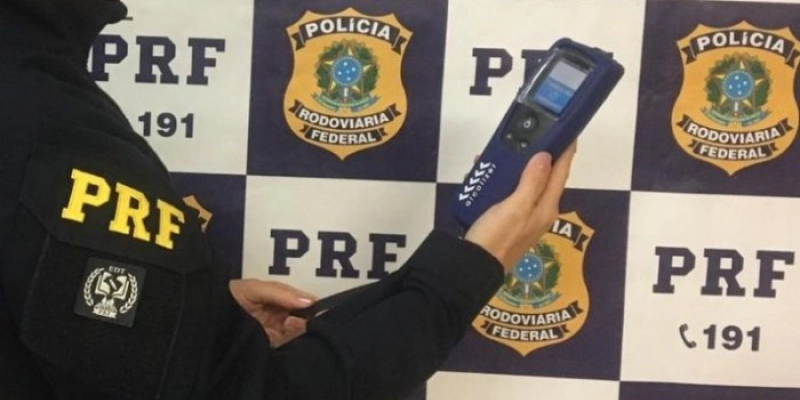 PRF apreende motocicleta adulterada e flagra idoso embriagado na capital paraibana