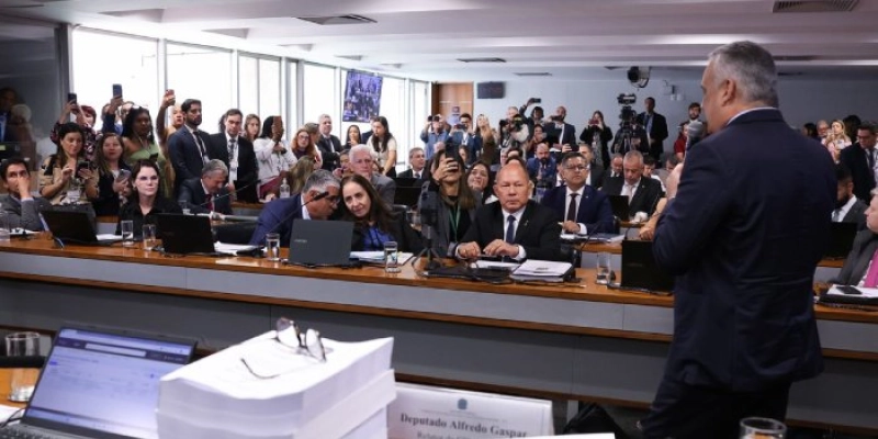 Relatório da CPMI do INSS pede indiciamento de 216 pessoas