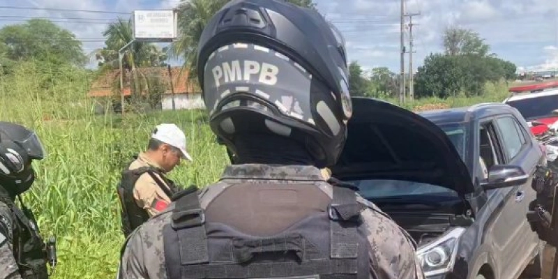 Ação da Polícia Militar recupera veículo com restrição de furto no Bairro dos Remédios, em Cajazeiras