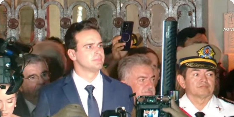 Lucas Ribeiro toma posse e passa a comandar Governo do Estado