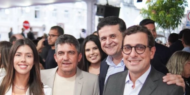 Na posse de Lucas Ribeiro, Gervásio Maia sela compromisso com a nova gestão estadual