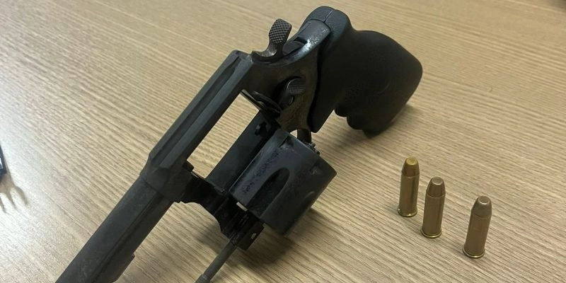Adolescente é apreendido com arma na região do centro de João Pessoa