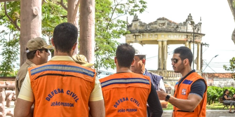 Após alerta de chuvas intensas, Defesa Civil de João Pessoa coloca equipes em estado de atenção