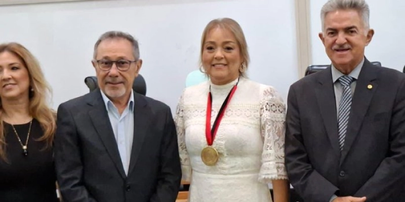 ALPB concede medalha Epitácio Pessoa à médica Roseane Marchado