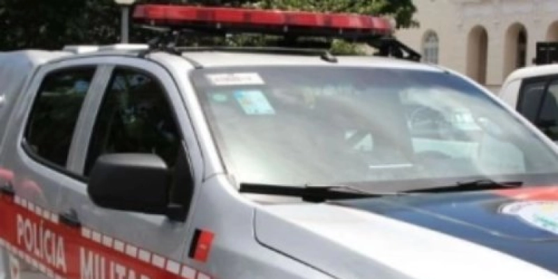 ROTAM apreende moto adulterada e conduz homem à DP após ele ser flagrado com cocaína, em Sousa