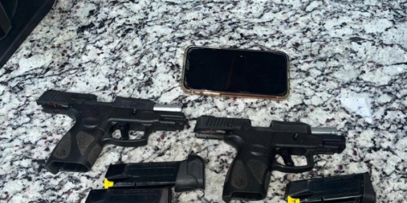 Em menos de 1 hora, PRF prende foragido da Justiça e apreende duas armas de fogo