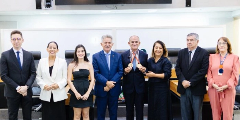 ALPB concede medalhas Epitácio Pessoa e Tarcísio de Miranda Burity ao advogado Antônio Teotônio