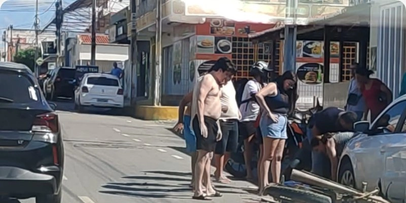 Forte colisão entre carro e moto deixa dois feridos na cidade de Sousa