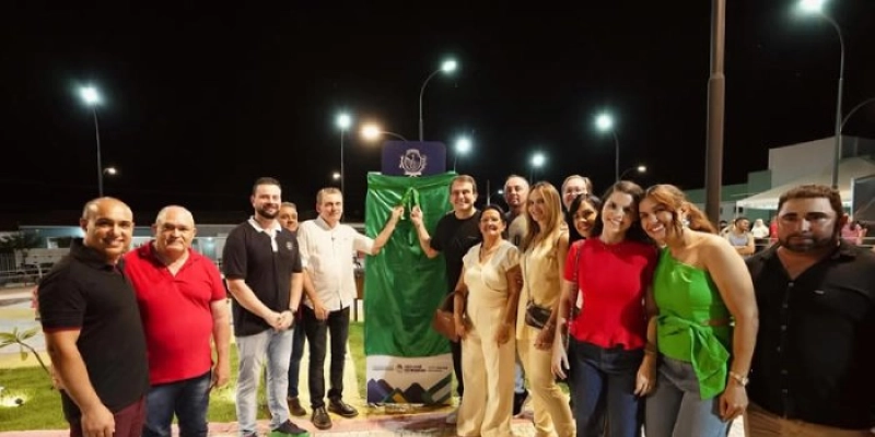 Chico Mendes participa da entrega de nova praça em São José de Piranhas