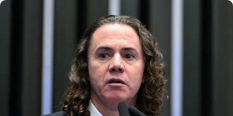 Veneziano aposta em mudança de posição do PT e mantém articulação na Paraíba
