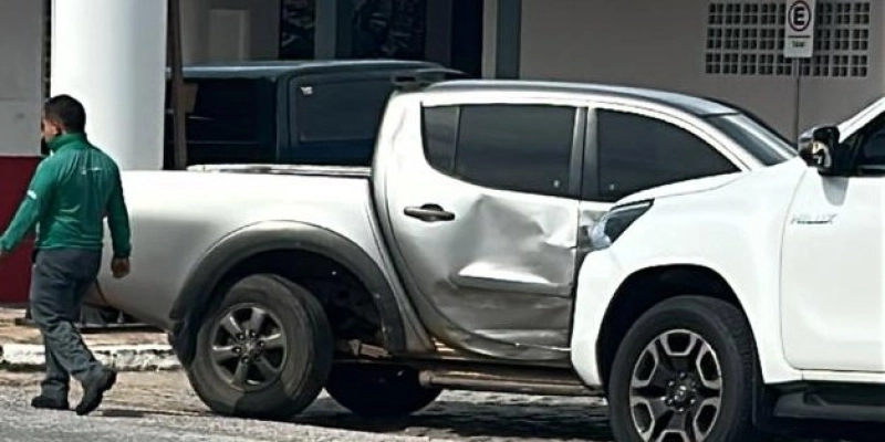 Acidente entre carro e moto é registrado na BR-230, em Pombal