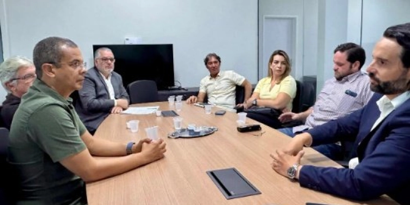 Jutay Meneses acompanha reunião entre panificadores e IMEQ para discutir melhorias no atendimento