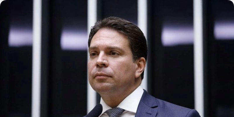 Caso Ramagem: Detenção nos EUA não tem relação direta com pedido de extradição, diz defesa