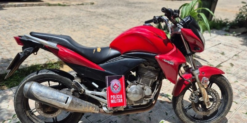Polícia militar apreende motocicleta com sinais identificadores adulterados 
