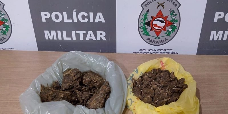 Mulher é presa por tráfico de drogas durante reforço da segurança