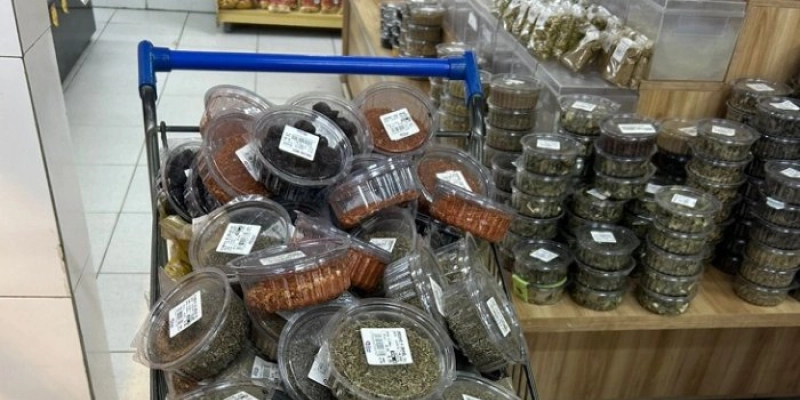 MP-Procon apreende produtos impróprios ao consumo e autua supermercado, em Juazeirinho