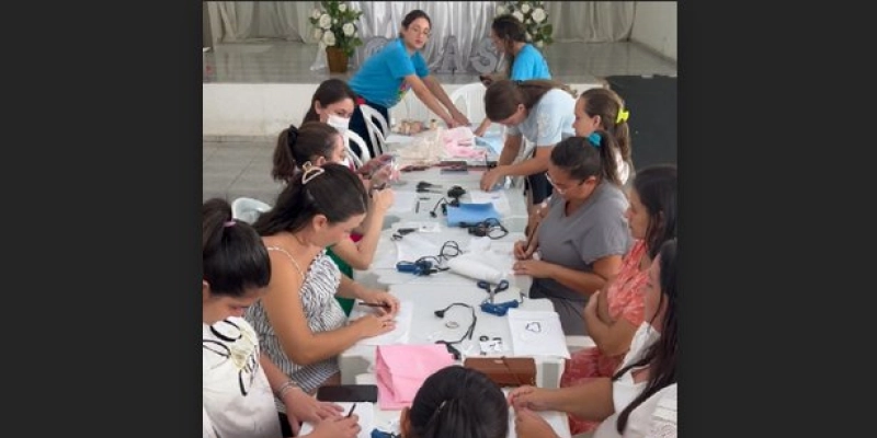 Gestantes de Vieirópolis participam de oficina de costura criativa e recebem kits enxoval