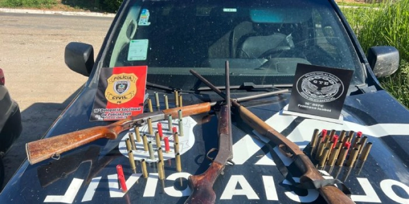 Polícia Civil apreende três armas de fogo e prende dois homens por posse ilegal