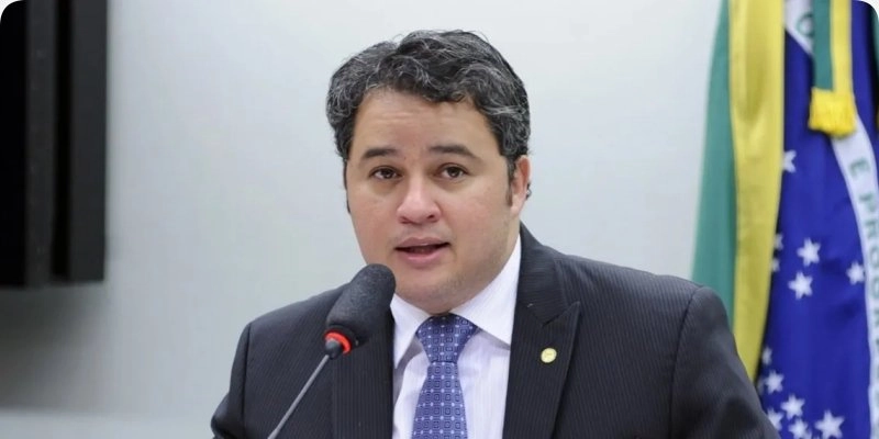 Efraim assume PL e consolida projeto político para 2026