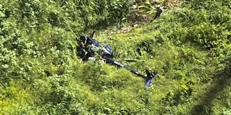 Helicóptero cai em Campina Grande e quatro pessoas sobrevivem