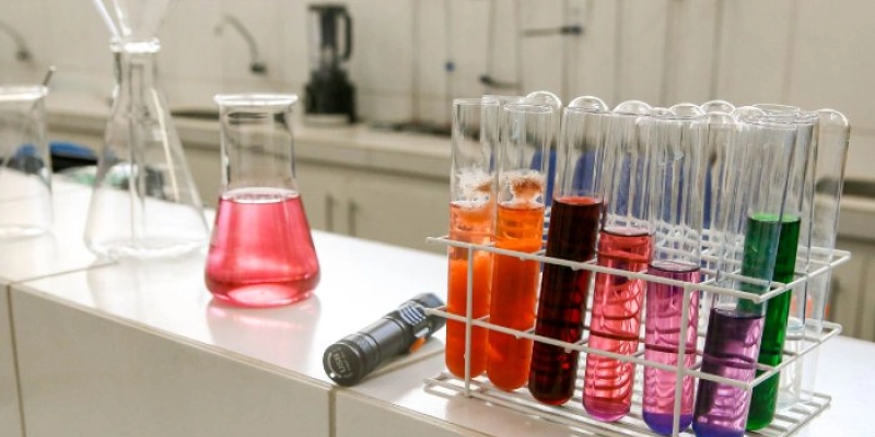Prefeitura investe em laboratórios de Ciências e alunos ganham espaço para experimentar, criar e sonhar
