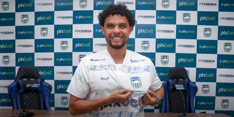 Victor Ferraz pendura as chuteiras após 19 anos de carreira no futebol
