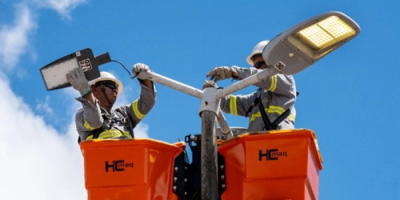 Prefeitura de JP inicia troca de luminárias por novo sistema em LED na Avenida Ruy Carneiro