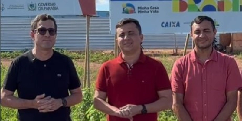 Gervásio Maia acompanha avanço de obra habitacional em Catolé do Rocha