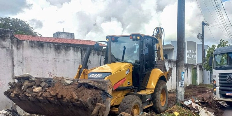 Força-tarefa segue com ações de limpeza em Mangabeira e Emlur realiza serviços de conservação em diversos bairros