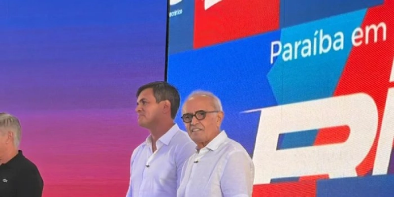 Cícero Lucena oficializa Diogo Cunha Lima como seu vice na chapa