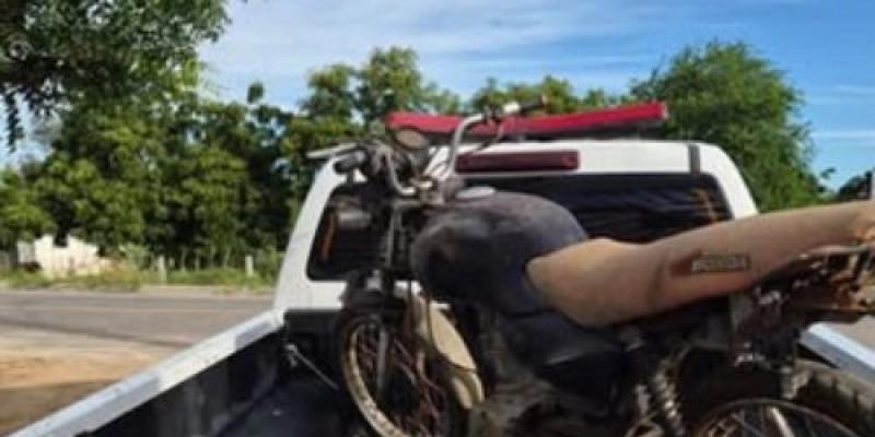 PM apreende motocicleta abandonada com sinais de adulteração na zona rural de Bernardino Batista