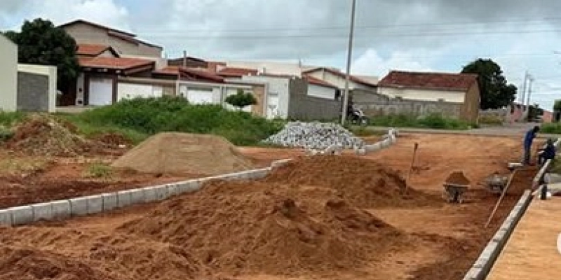 Através de emenda de Gervásio Maia, obras de pavimentação avançam em Brejo dos Santos