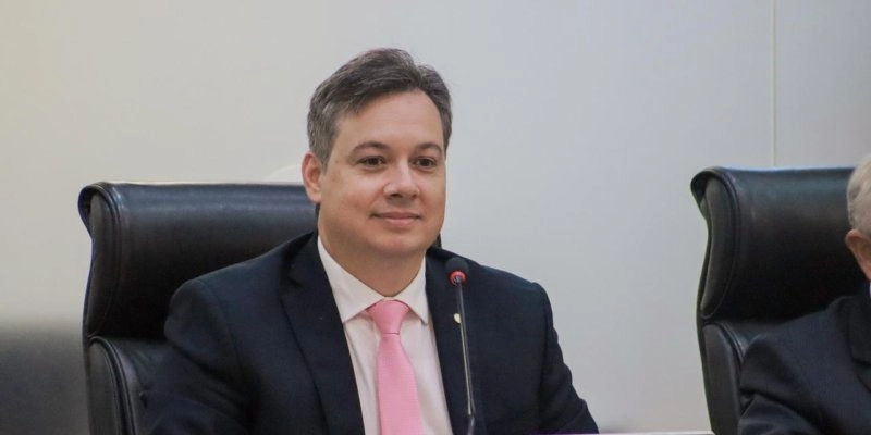 Júnior Araújo destaca aprovação de projeto que estadualiza estrada estratégica em Vieirópolis