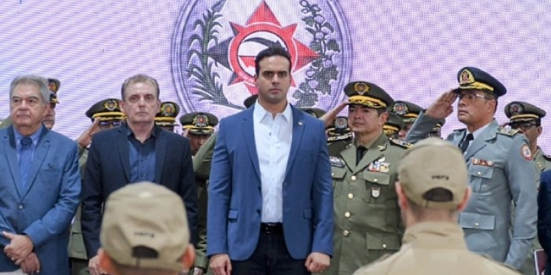 Lucas Ribeiro entrega atos promocionais a oficiais da Polícia Militar da Paraíba e destaca valorização do Governo na Segurança Pública
