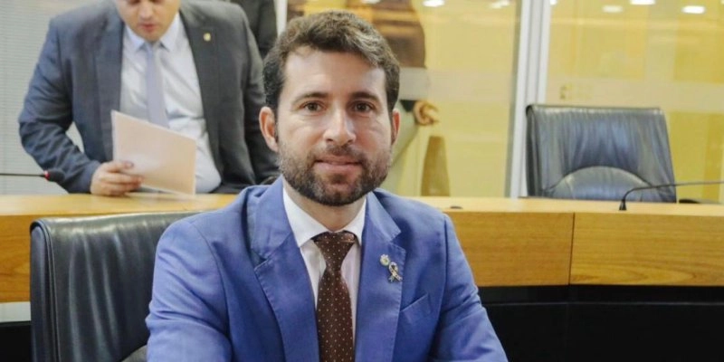 Michel Henrique garante primeira lei sancionada e fortalece inclusão com prioridade para alunos com autismo na Paraíba