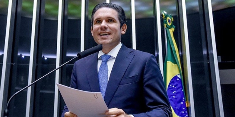 Presidente da Câmara Federal, Hugo Motta, participa de audiência pública sobre a Escola 6x1 na Assembleia Legislativa da Paraíba