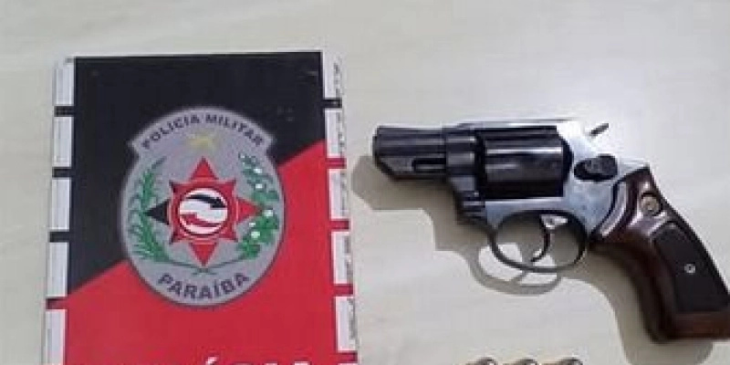Polícia intercepta suspeito armado em estabelecimento comercial de Bernardino Batista