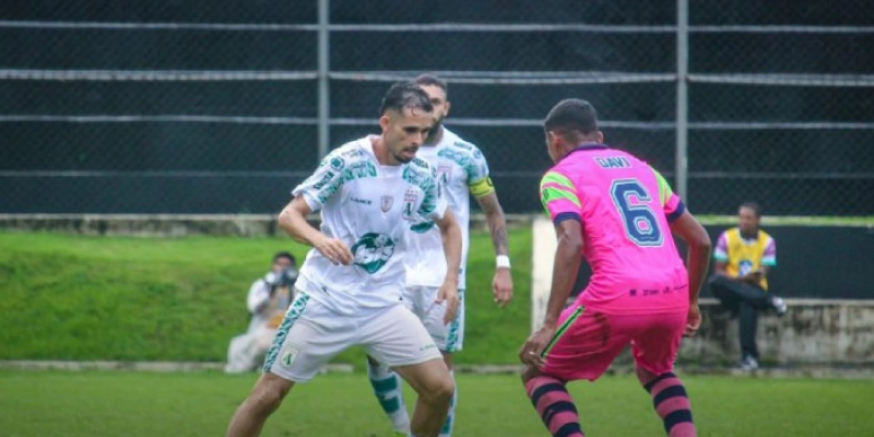 Dinossauro bate o Laguna no Frasqueirão e consolida reação no Brasileiro