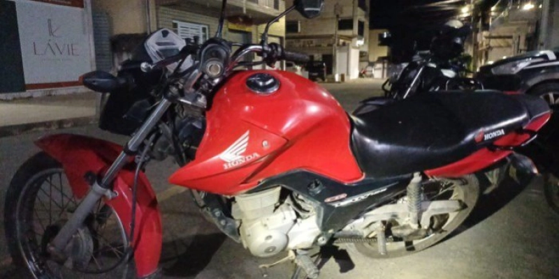 Ação da PRF resulta na apreensão de moto clonada após denúncia de “vítima de multas”