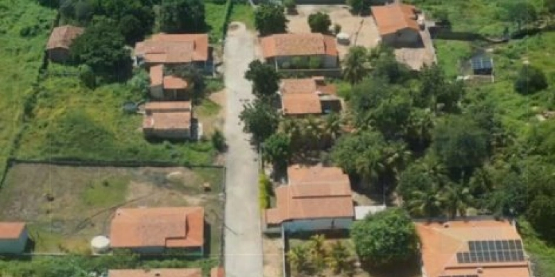 Prefeito João Neto acompanha obra de pavimentação na comunidade Caraíbas, em Aparecida