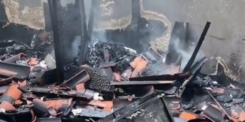 Bombeiros controlam incêndio em residência e evitam maiores danos no bairro Raquel Gadelha, em Sousa
