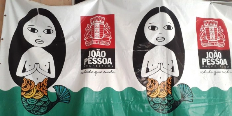 Sereias da Penha transformam escamas de peixe e conchas em obras de arte, roupas e acessórios