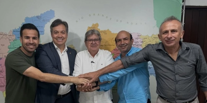 Júnior Araújo participa de reunião com João Azevêdo e lideranças de Junco do Seridó