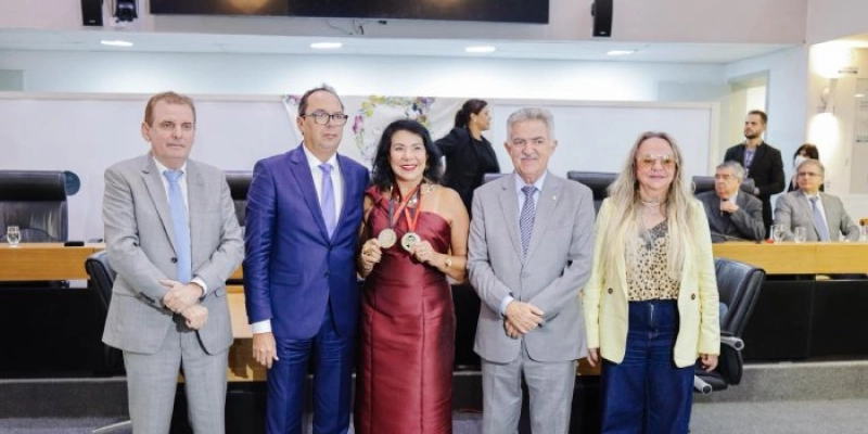 ALPB concede medalhas Epitácio Pessoa e de Mérito Jurídico à defensora pública Madalena Abrantes