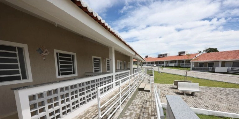 Governador Lucas Ribeiro entrega Cidade Madura de Catolé do Rocha e assina ordem de serviço do Centro Poliesportivo de São Bento
