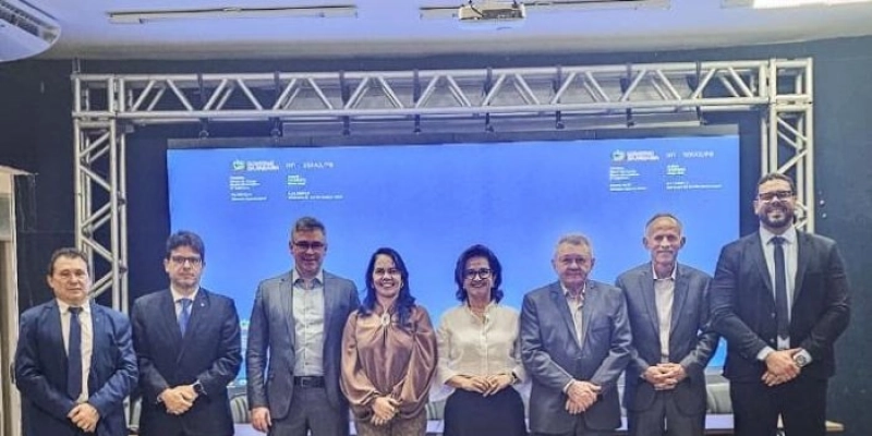Prefeito Helder Carvalho e o superintendente Pedro Roberto participam da 1ª Plenária do FPAT/PB em Sousa do Fórum Paraibano de Administração Tributária