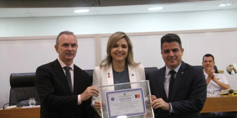 ALPB concede cidadania paraibana à procuradora-Chefe da União na Paraíba, Íris Catarina Dias Teixeira