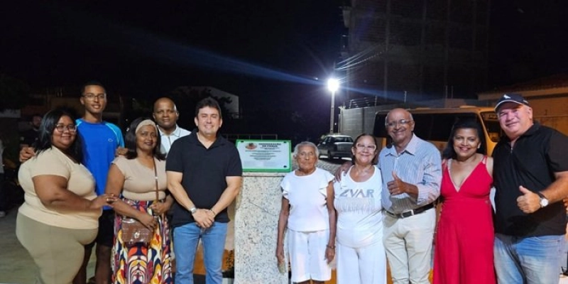 Gestão Helder Carvalho entrega pracinha no bairro Gato Preto