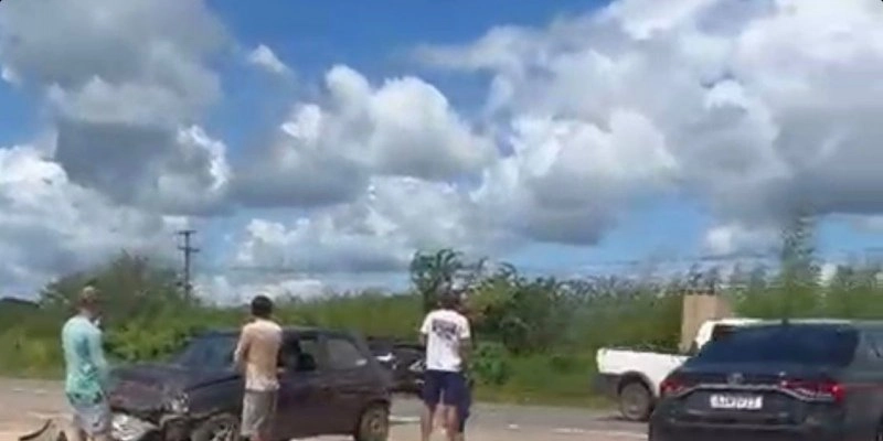 Acidente entre dois veículos deixa feridos na BR-230, entre Sousa e Aparecida